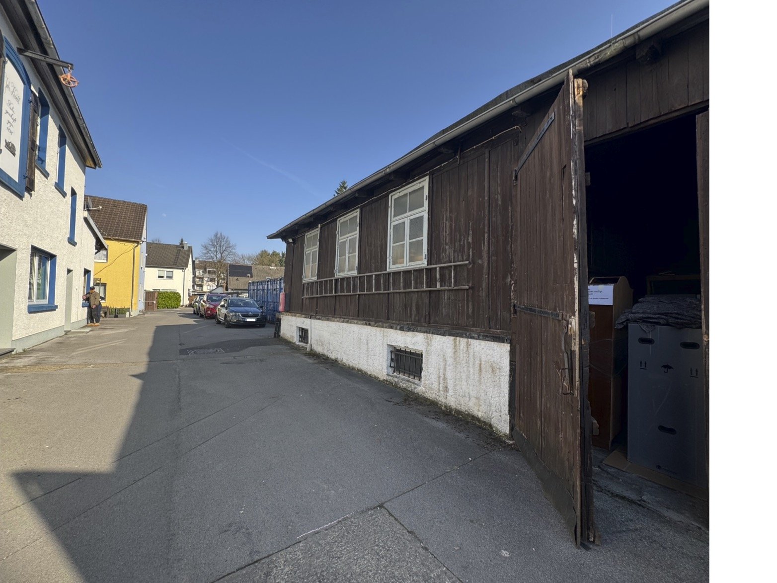 Holzschuppen und Hofzufahrt auf dem Grundstück Merkurstraße in Solingen